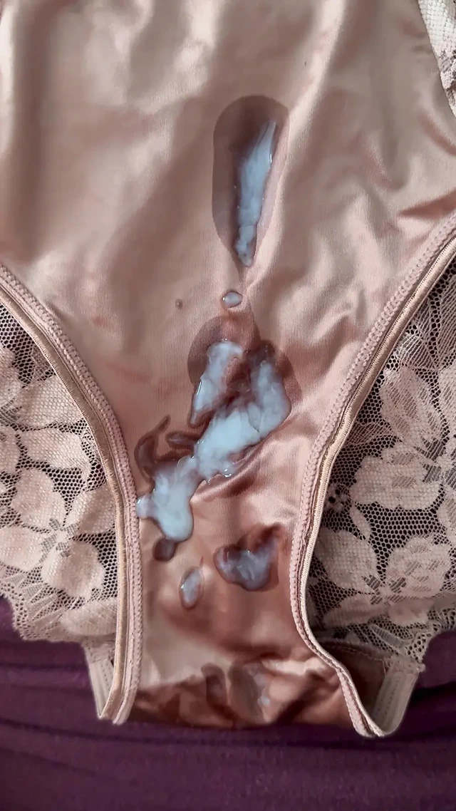 Karısının külotlarına boşalma 16