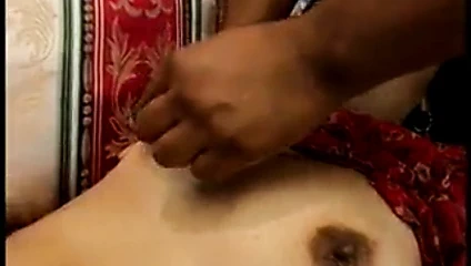 Hint civciv alır ona delik dolu ile kutup