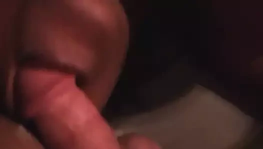 Götünü parmakla ağzını