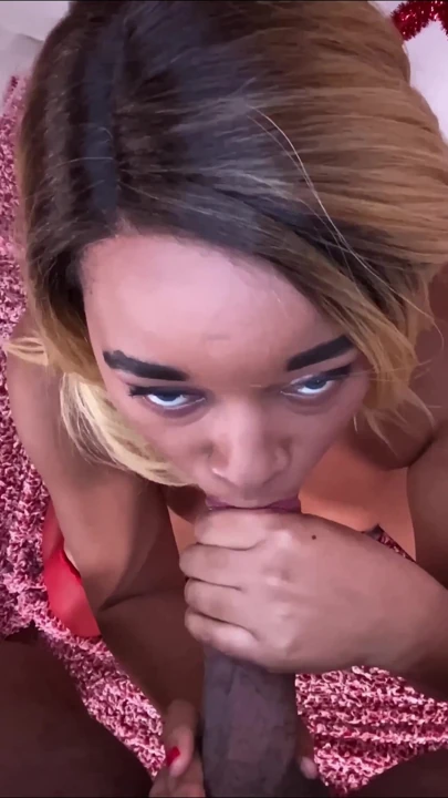 Seksi Nina Rivera yarak emme makinesi