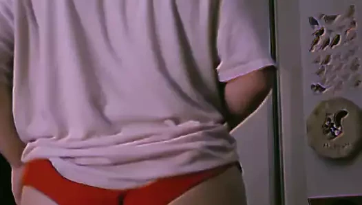 Dans ediyor ve götümü sallıyor