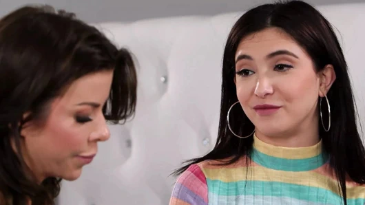 Sen tanıdığım en seksi üvey annesin!