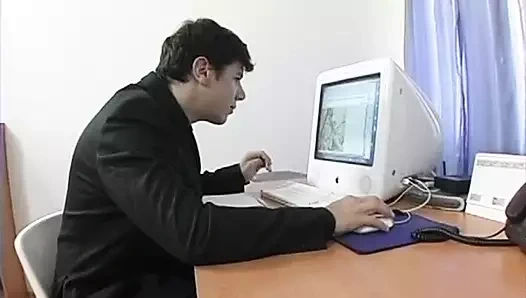 Mastürbasyon yapan patron gerçek amcık alıyor