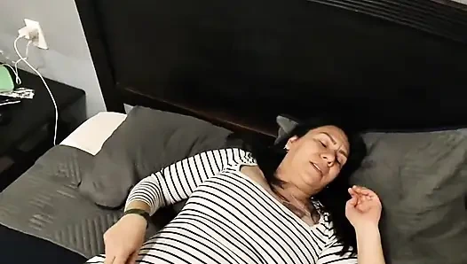 Bir partiye gittik ve Riva iç çamaşırı giymiyordu ve sonunda odalardan birine düştük