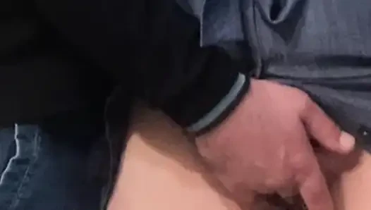Omg!!! Yabancının kirli parmakları amcığını ovuyor