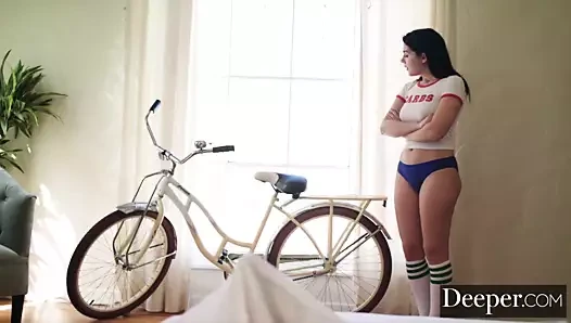 Daha derin. valentina nappi yaz kadar sıcak