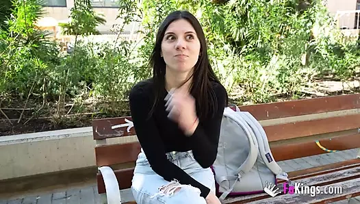 ANAL SEÇMELER! Amatör Arjantinli bebek Mia Gallardo'nun ilk anal porno deneyimi