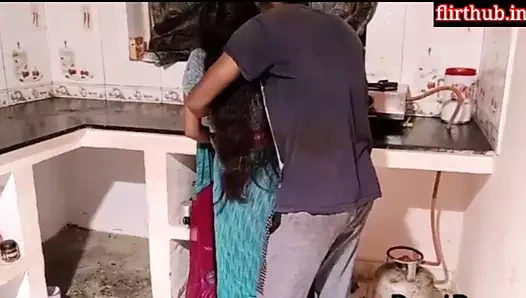 Kayınbiraderi ne mosi ki kitchen me chudai kari