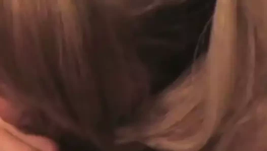 Kızıl amatör gülüyor süre emme benim dick