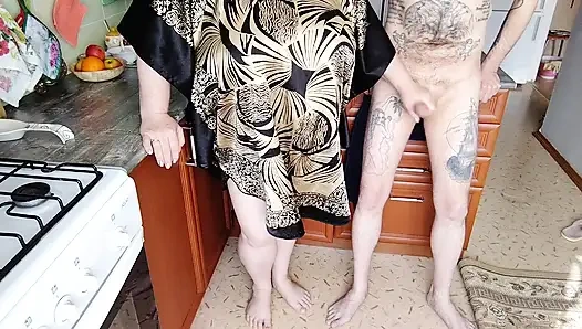 Oda arkadaşım mutfakta yarağımı sıvazlıyor