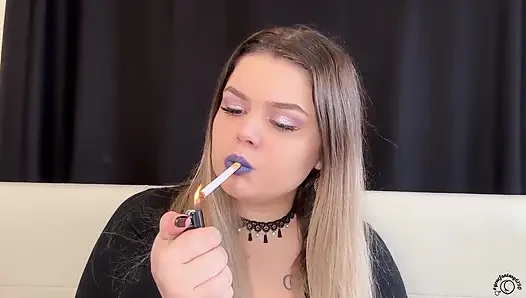 Dumanıma tap: iri güzel kadın tanrıça döl yalıyor ve vape