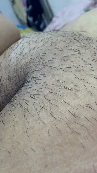 Mother masturbates her hairy pussy delicious | Clip 1