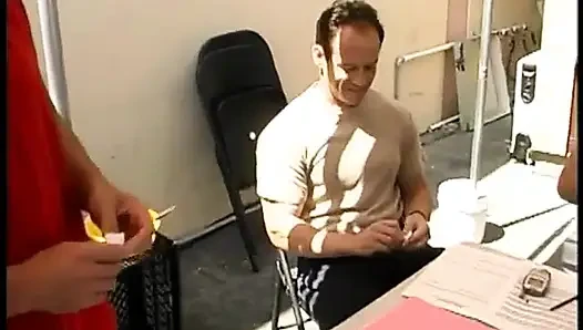 5 adamlı kremalı turtanın Lyla Lei'den film akışı