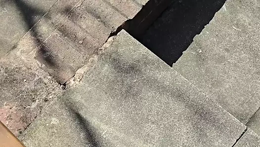 Üvey anne eve geldikten sonra büyük göğüslerini üvey oğluna gösteriyor