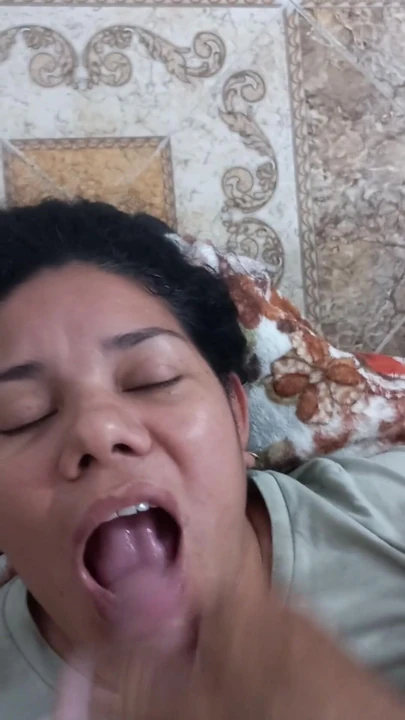 Незабываемый момент из "Красивая подруга сосет глубокую глотку латины"