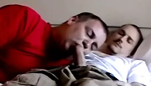 chubby adam alır Cum içinde ağız içinde ırklararası üçlü