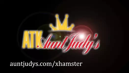 Düzgün vücutlu sarışın milf lucinda maddeleri ona külot içeride ona