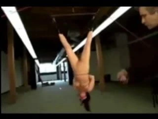 kız asılı ve şaplak