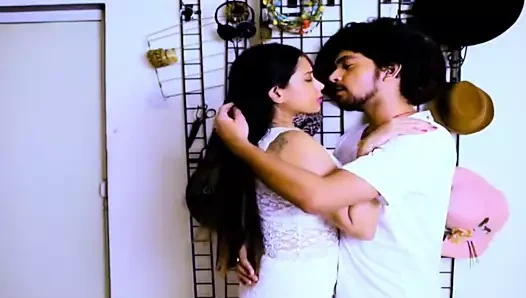 Seksi kız erkek arkadaşını berbat