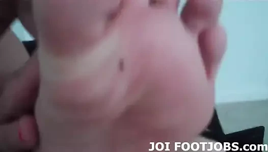 Ayaklarımın arasında senin horoz istiyorum joi