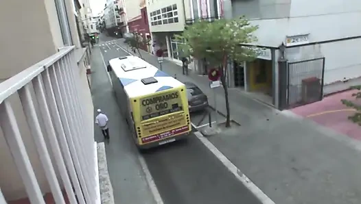 Barselona'da fışkırtmalı liseli kız - İspanya