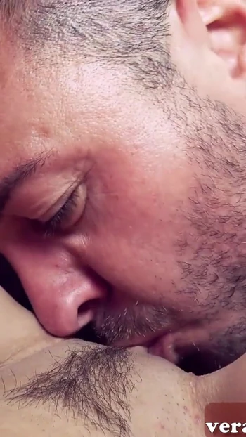 Ключевой момент из "Секс в машине с брюнеткой, немецкой тинкой на публичном свидании"