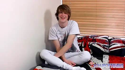 Lollipoptwinks Kai Alexander şiddetli ritim ve aç niyetle okşuyor tam kontrole sahip