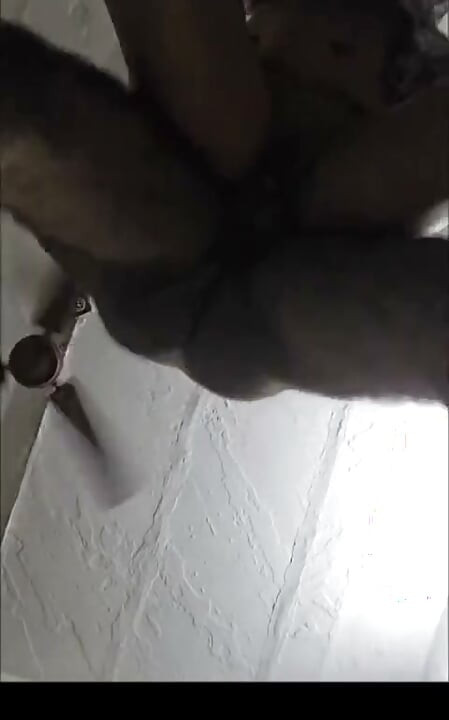 HİNDİSTANLI KARISI KOCASINI AĞZINA ALARAK MUTLU ETTİ