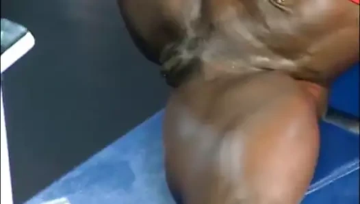 Siyah bebek içinde spor salonu egzersiz dmvideos