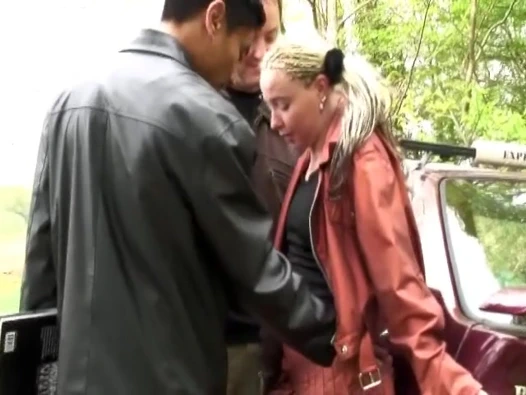 Fransa'dan vahşi sarışın genç kız alınıyor ve sikiliyor