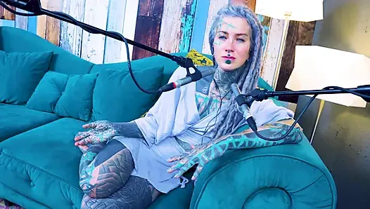 S hakkında konuşuyorum - utanç - asmr podcast sfw konuşuyor gotik sıska kız dreadlocks dövmeli model dövmeli kız