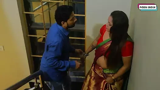 Ateşli hintli çift sert sikişiyor