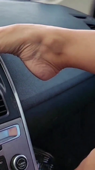 Amatör Sarışın Olgun Karısı Oral Ve Ayak İbadetinden Zevk Alıyor