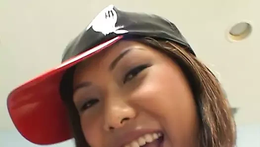 Asyalı sürtük grup seks sikiş seansı ve boşalıyor