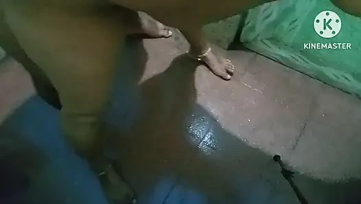 Aldatılan koca koca asılı doktorun inleyen Hintli evli kadının doğurganlık tedavisini nasıl gerçekleştiriyor umutla izliyor