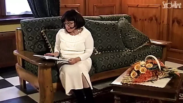 Yaşlı kadını sik - bölüm 02