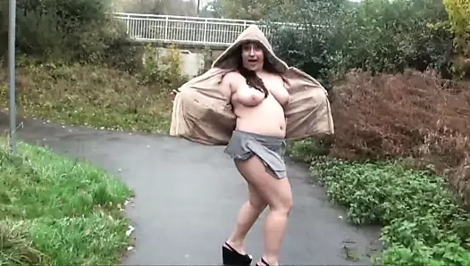 LA ZIA DI FRANCO SI SPOGLIA OUTDOOR