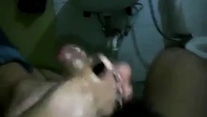 Latin banyo footjob