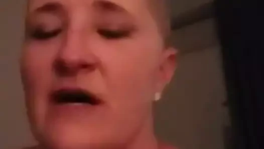 Apple milo ve ginger video çekiyor