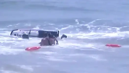 Yaşlı domuzun derin zevki için çifte ateşli orta yaşlı seksi kadınlar