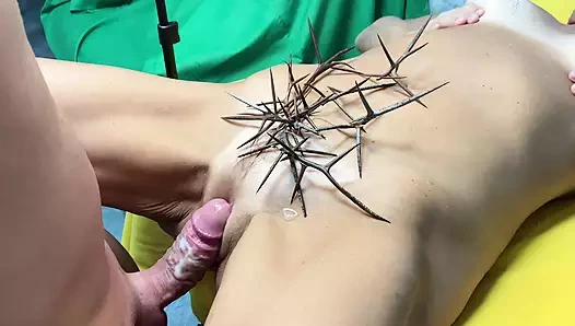 Orta yaşlı seksi kadın kraliçenin göbek hakimiyetine en büyük boşalması