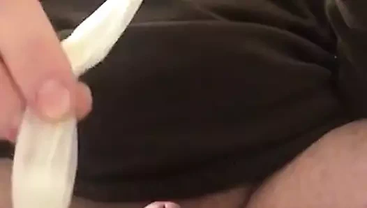 Wichsen mit benutzen Kondom und abgespritzt