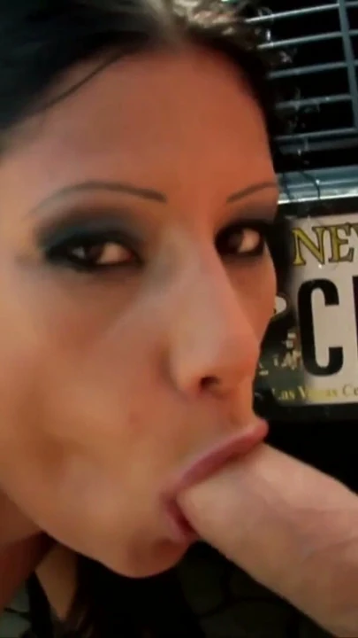 Küçük memeler esmer milf almak Hardcore Creampie | Klip 1