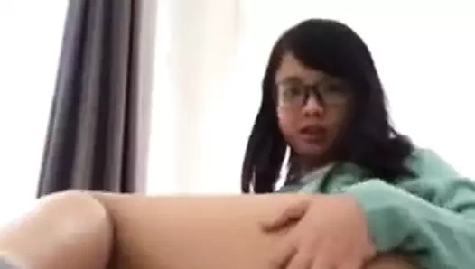 Güzel kız Asya gösteri ona büyük popo