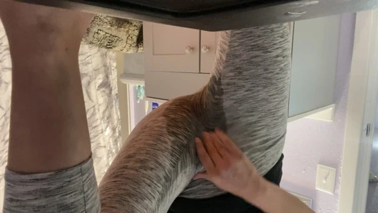 Büyük fışkırtma!  Taytla fışkırtıyorum, sadece eğleniyorum ve parmaklarımın tadını çıkarıyorum. Tekrar tekrar fışkırtmayı bırakamıyorum