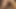 Kıllı orta yaşlı seksi kadın yatakta derinden parmaklanıyor ve genişliyor