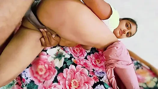 Hintli üniversiteli kız sınıf odasında öğretmenle sevişiyor ve seks yapıyor xxx video