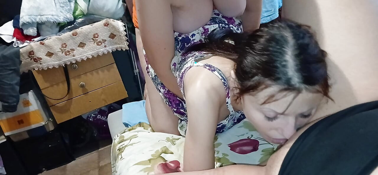 Kız arkadaşım komşumuz tarafından sikilirken ağzına iki kez boşaldım