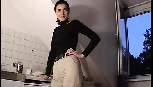 Brunette teen ist noch shr unerfahren