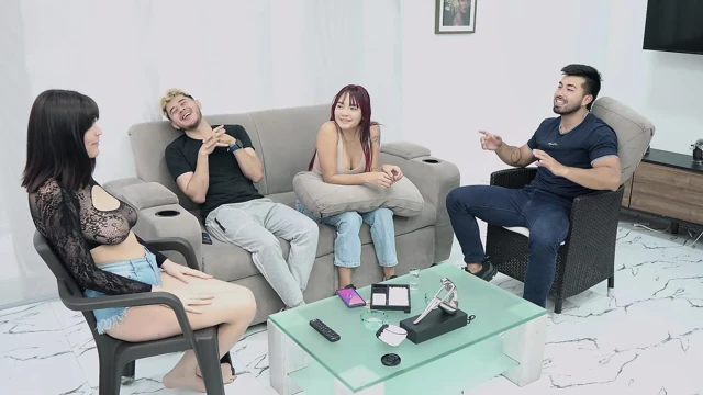 Bi Dörtlü! Üniversiteli Kız, Amatör Dörtlü Swingers
